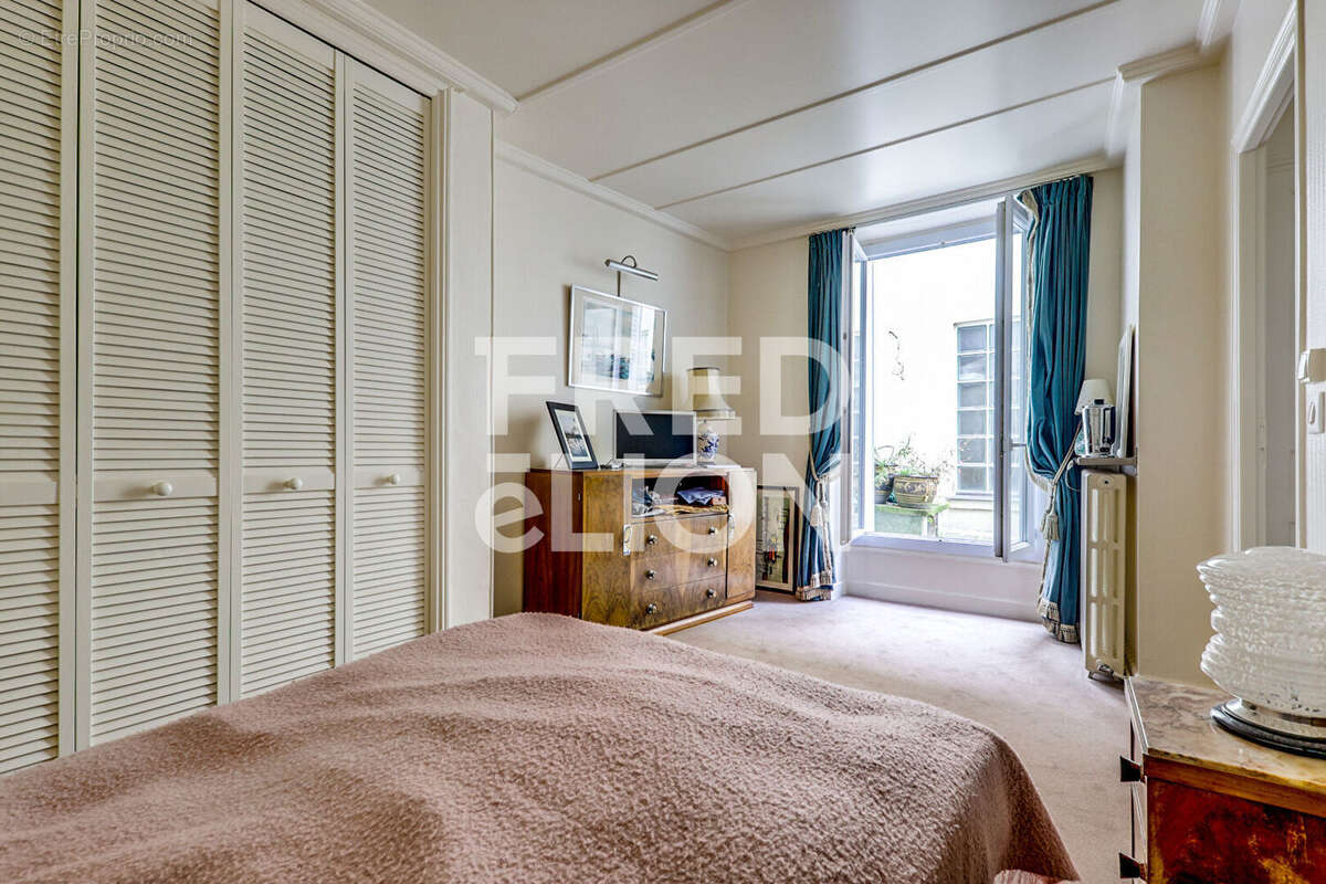 Appartement à PARIS-14E