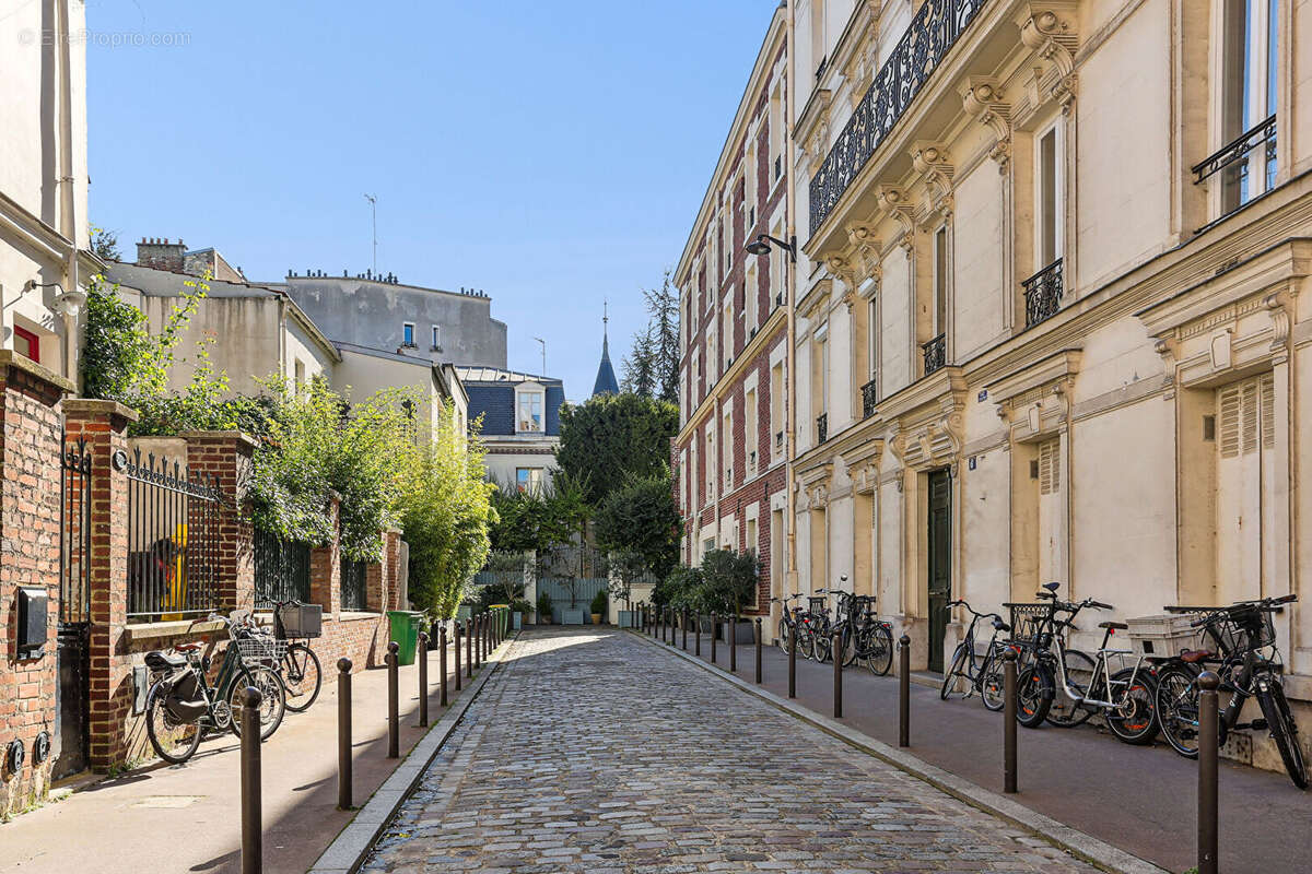 Appartement à PARIS-14E