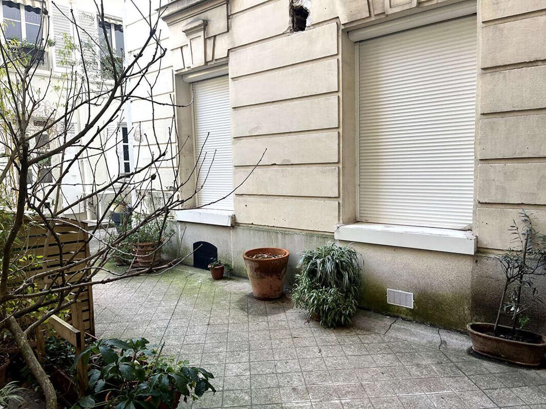 Appartement à PARIS-14E