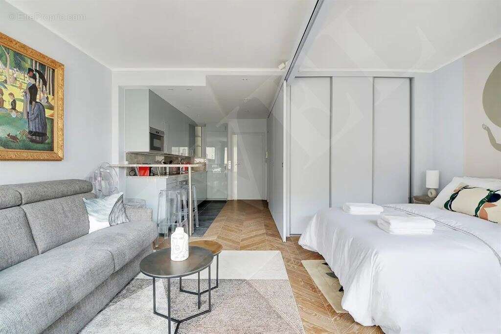 Appartement à PARIS-8E