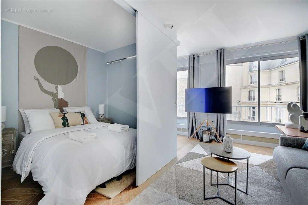 Appartement à PARIS-8E