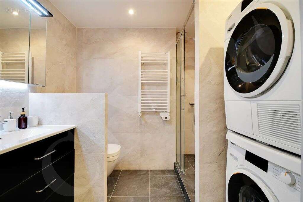 Appartement à PARIS-8E