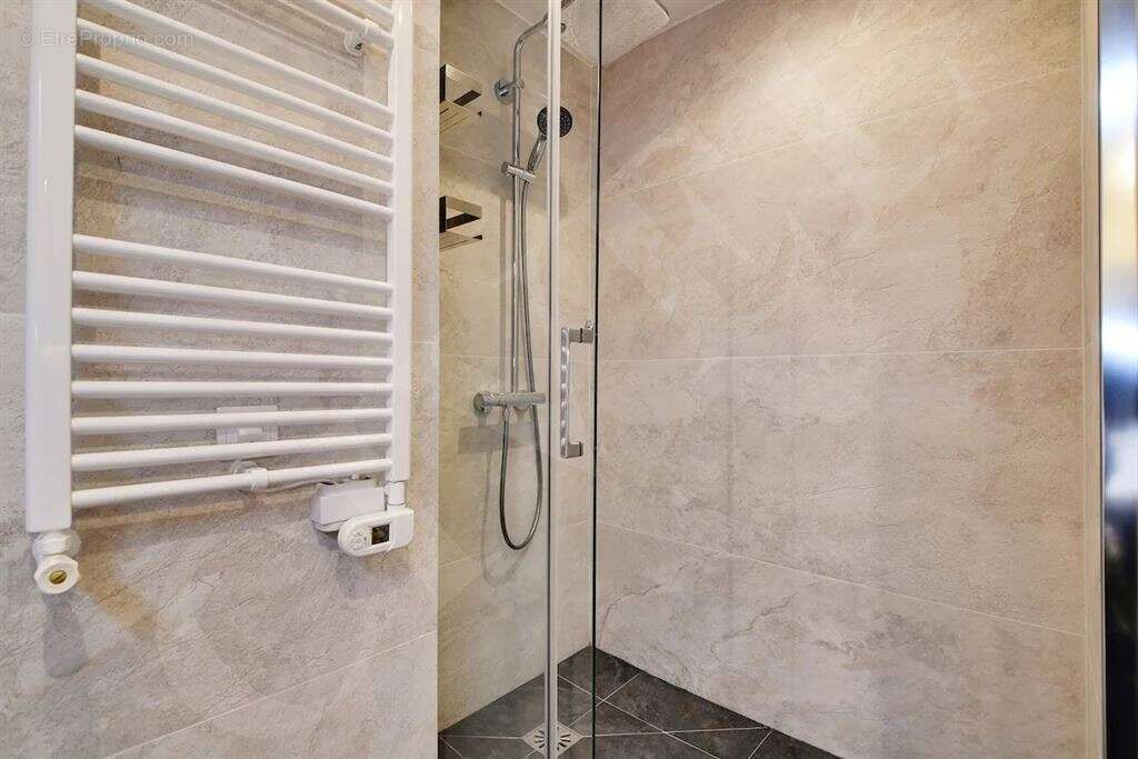 Appartement à PARIS-8E