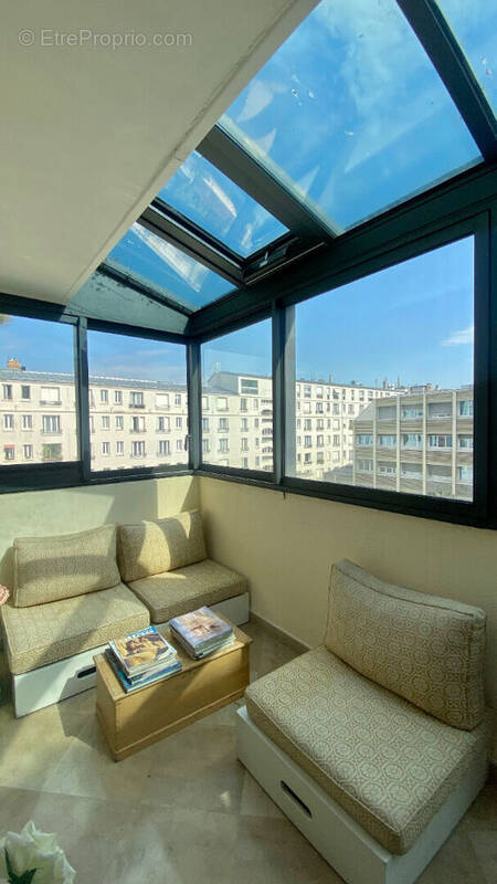 Appartement à PARIS-16E