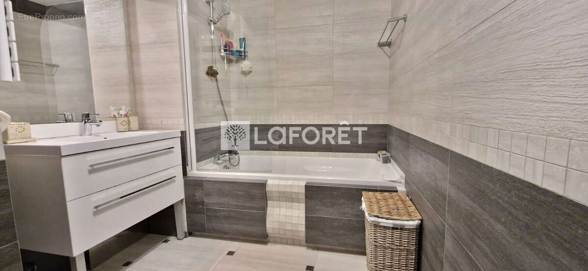 Appartement à SURESNES