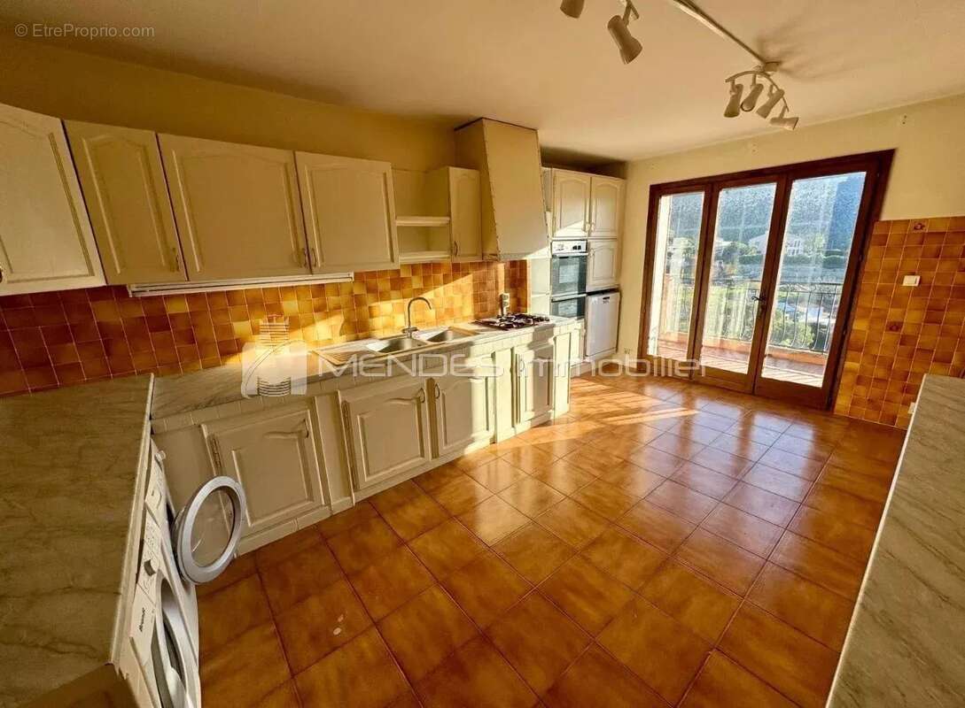 Appartement à EZE