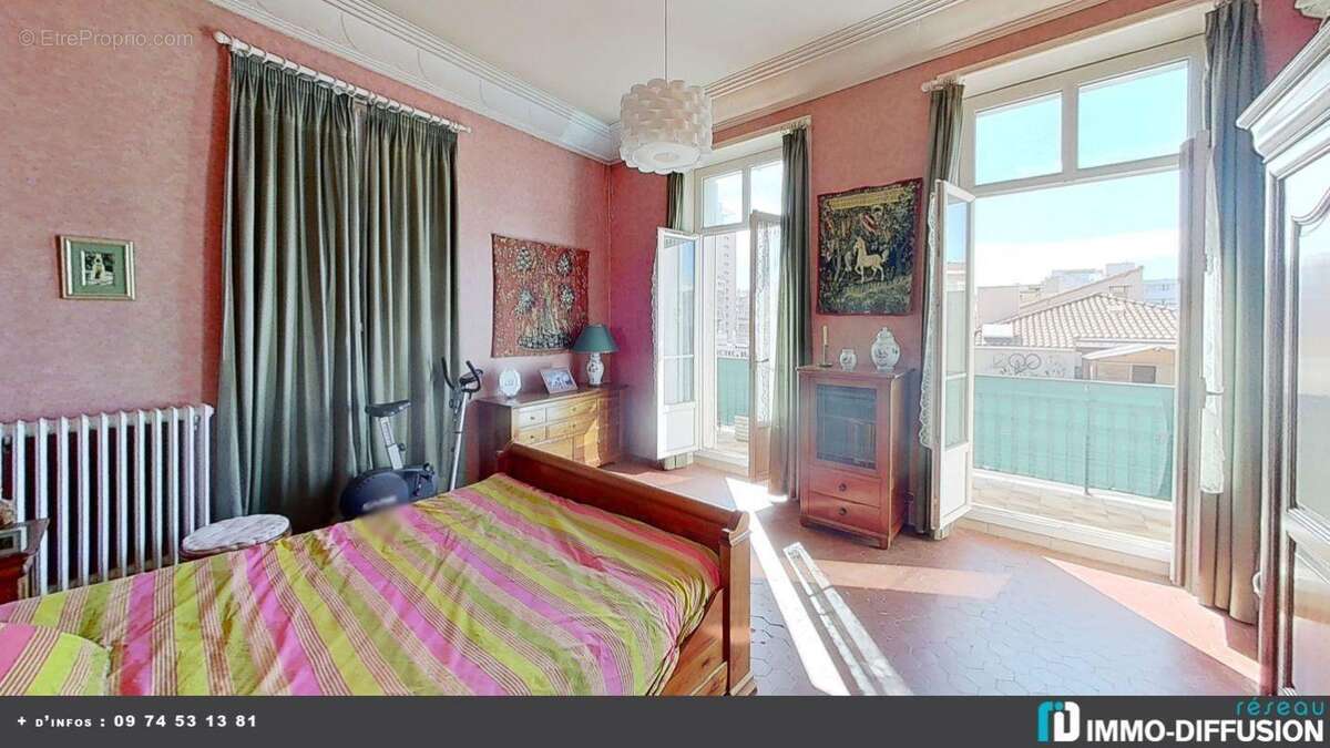 Appartement à MARSEILLE-5E