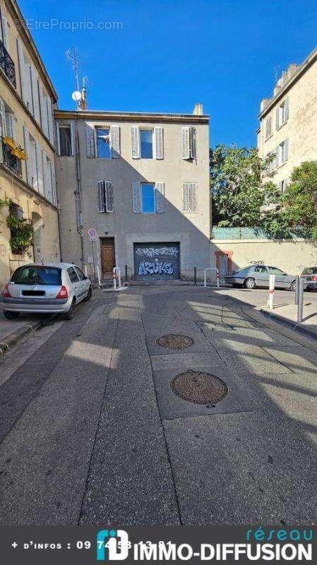 Parking à MARSEILLE-4E