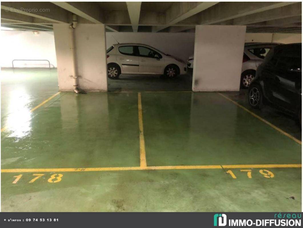 Parking à PARIS-11E