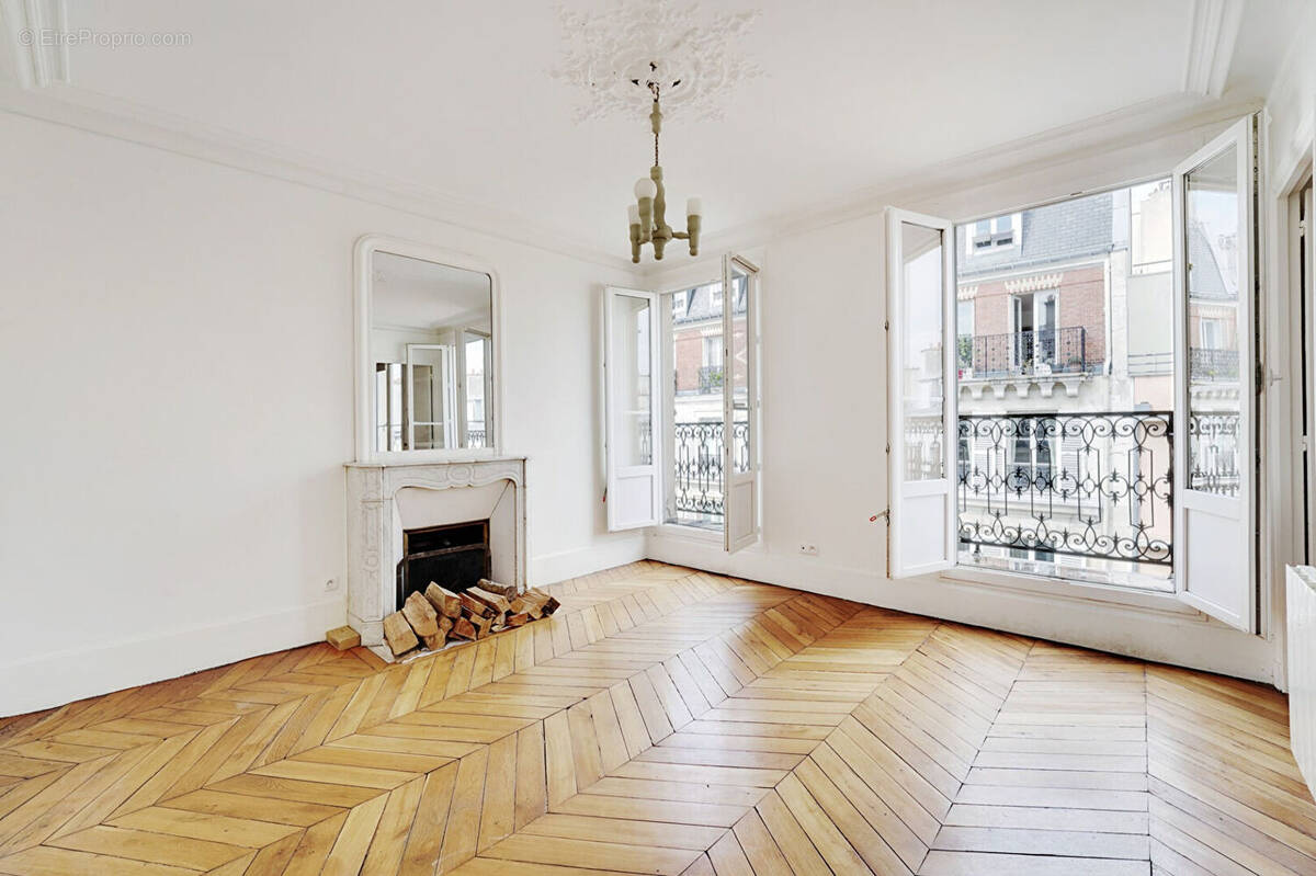 Appartement à PARIS-18E