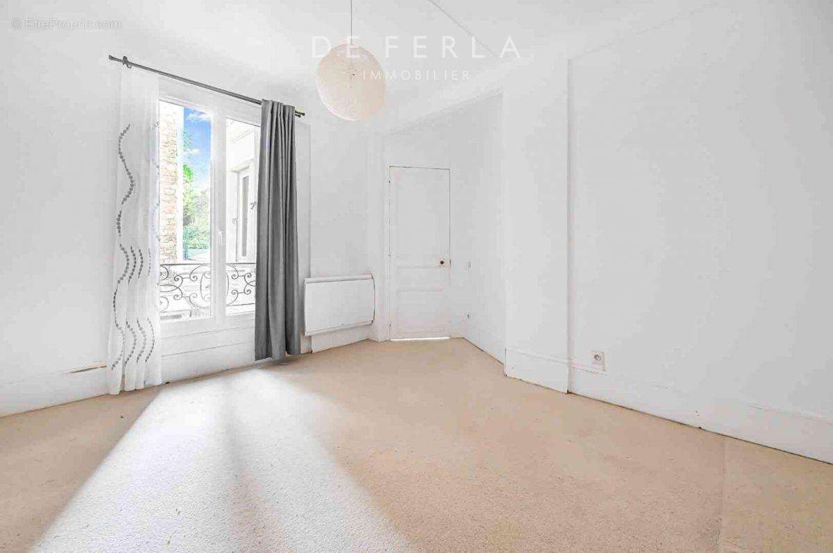 Appartement à PARIS-14E