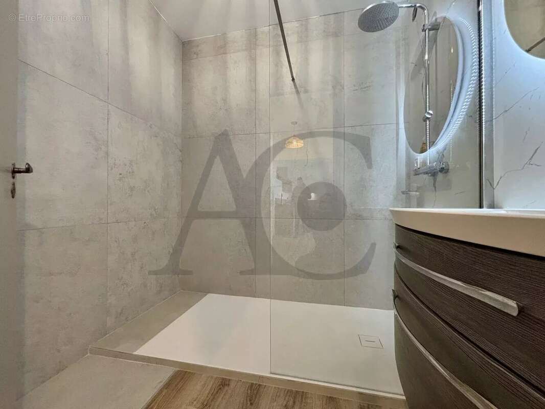 Appartement à VILLENEUVE-LOUBET