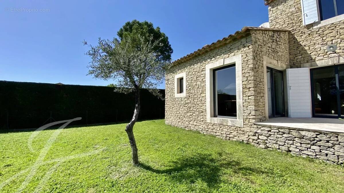 Maison à GORDES