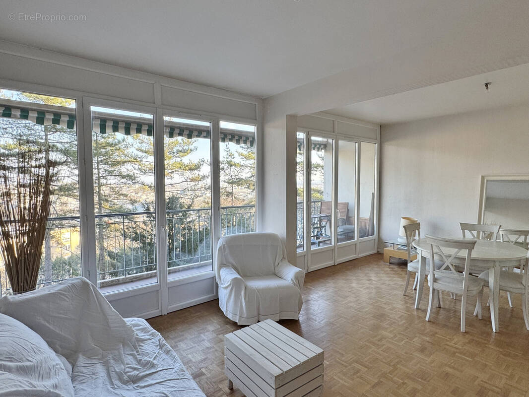 Appartement à SAINTE-FOY-LES-LYON