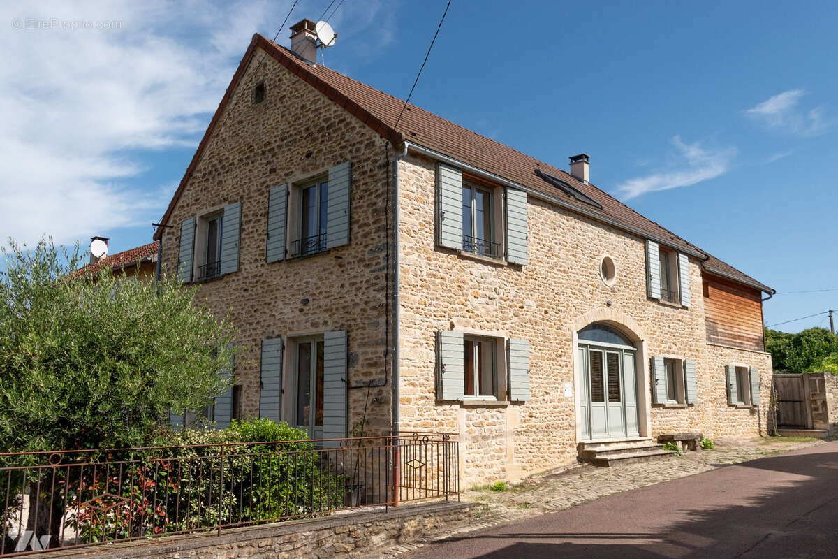 Maison à AVALLON