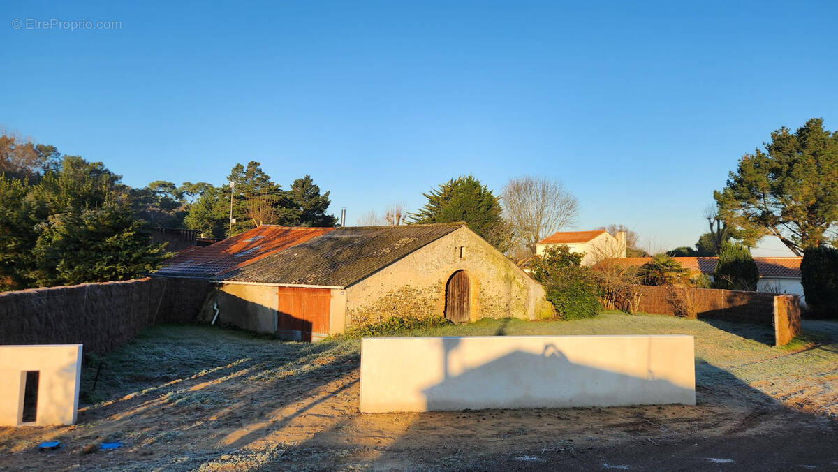 Parking à SAINT-HILAIRE-DE-RIEZ