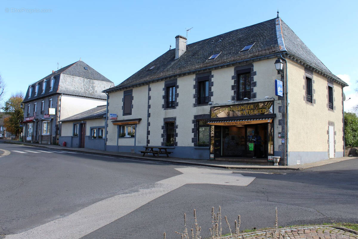 Commerce à ANGLARDS-DE-SALERS