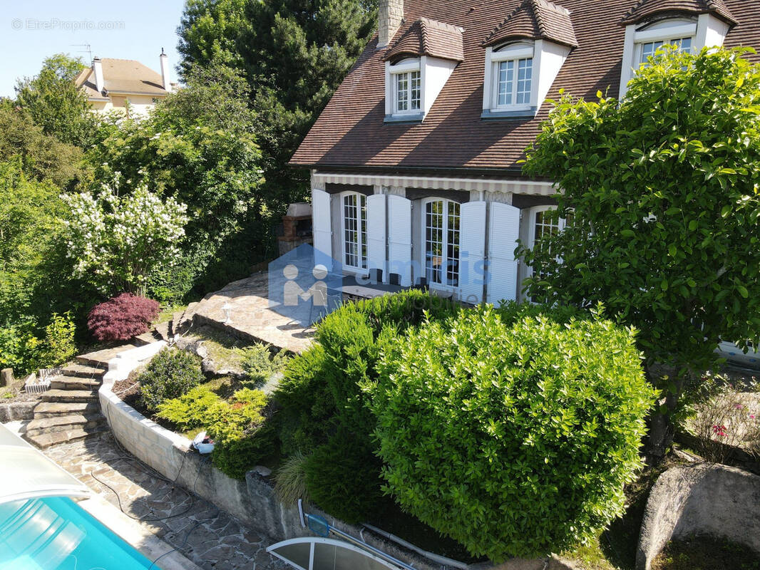 Maison à CHENNEVIERES-SUR-MARNE