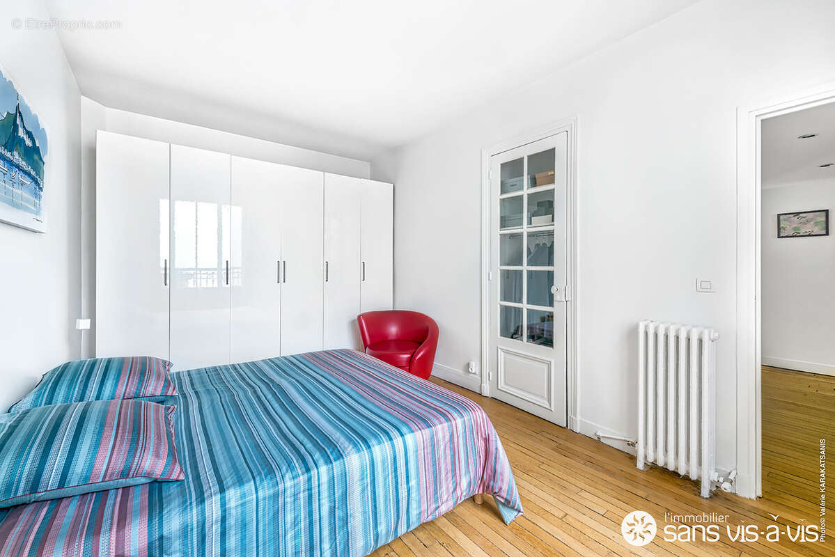 Appartement à PARIS-16E