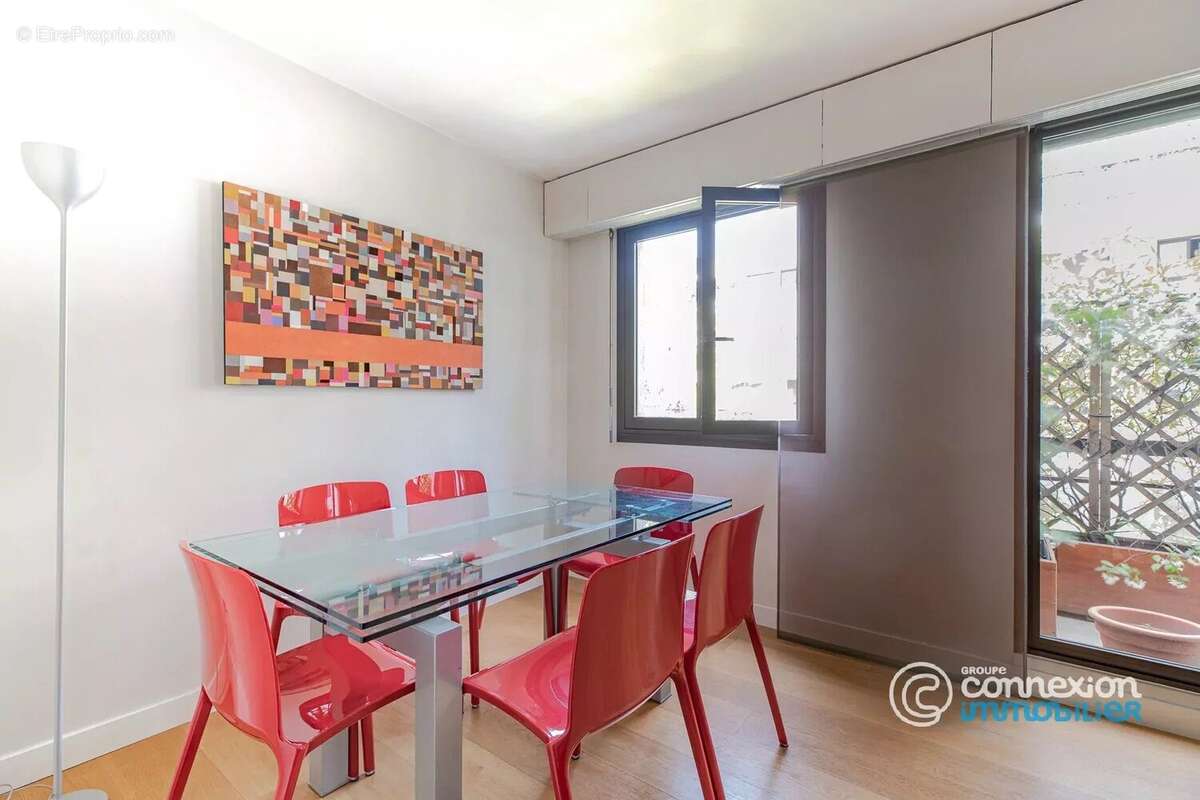 Appartement à PARIS-1E