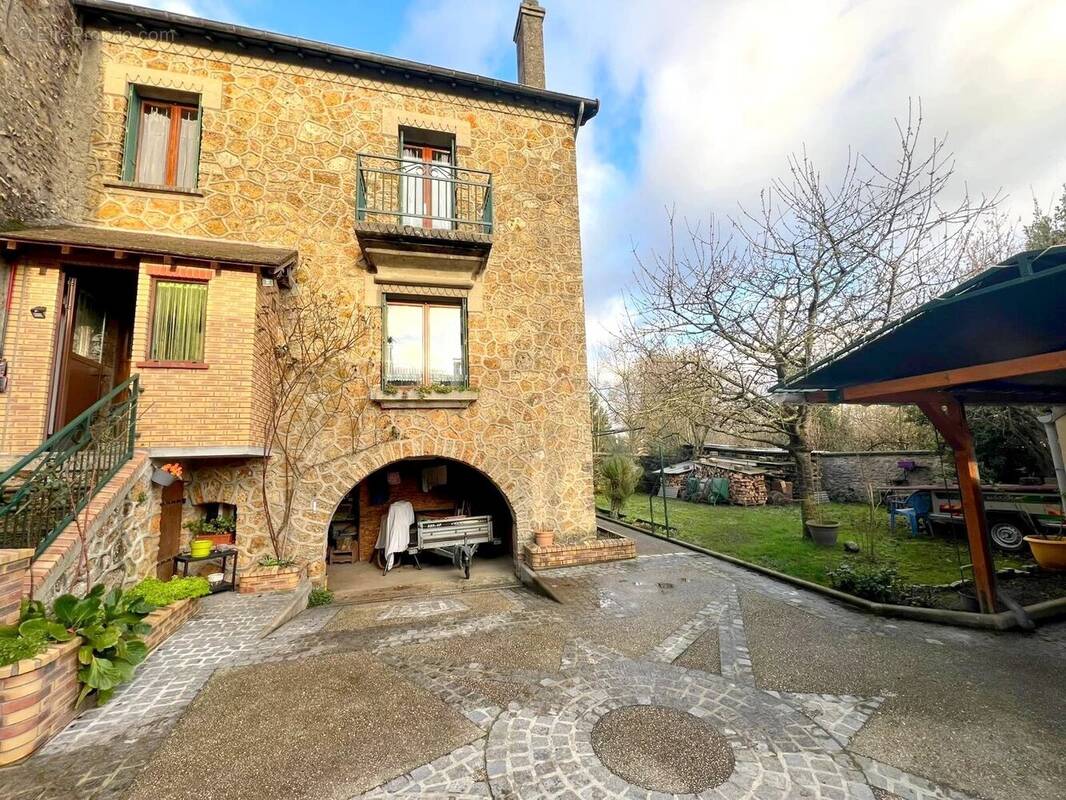 Maison à FONTENAY-TRESIGNY