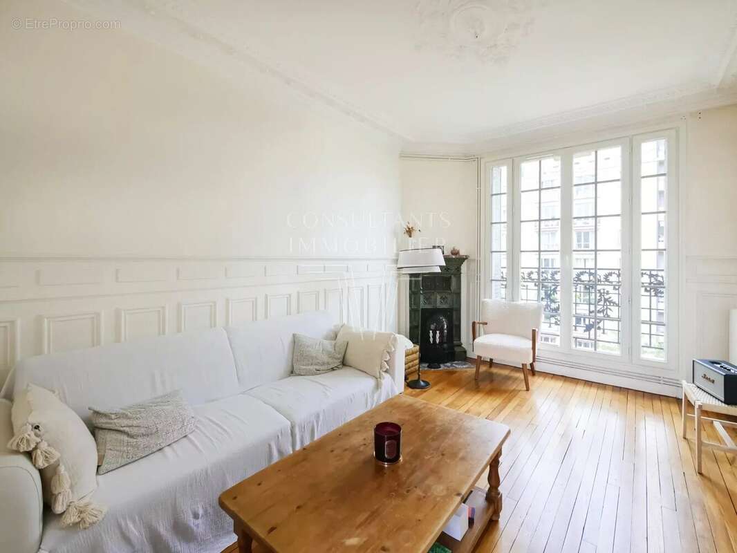 Appartement à PARIS-16E