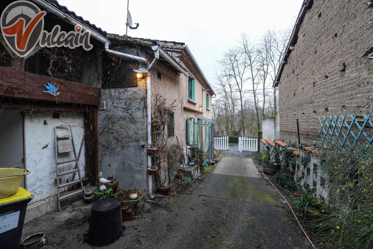 Maison à MARINGUES