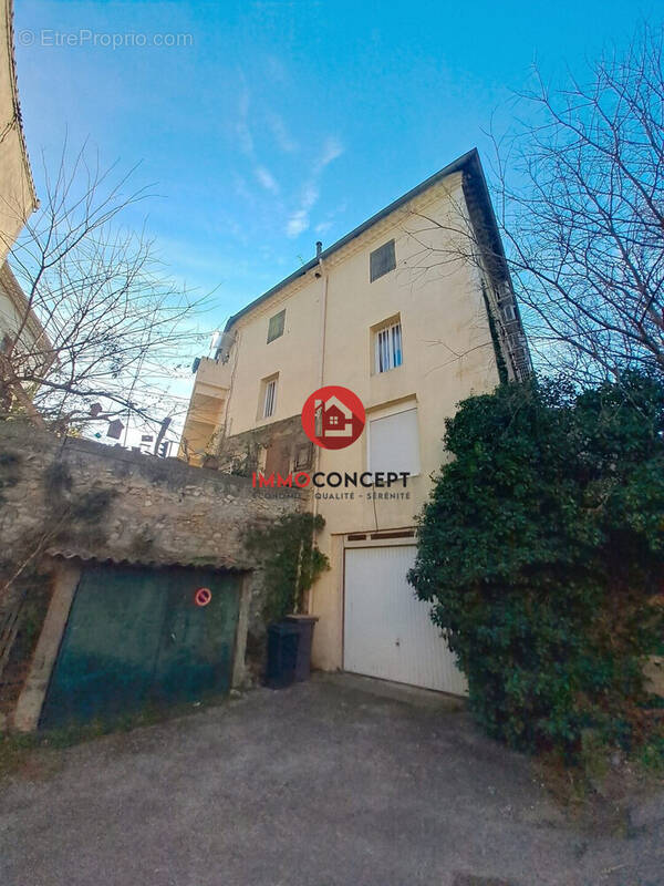 Appartement à VILLENEUVE-LES-AVIGNON