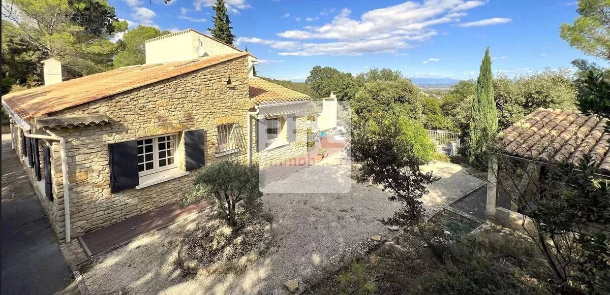 Maison à LA ROQUE-SUR-CEZE