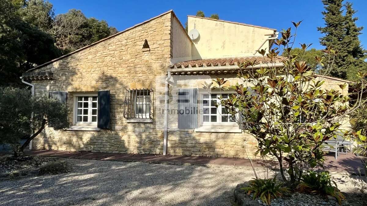 Maison à LA ROQUE-SUR-CEZE