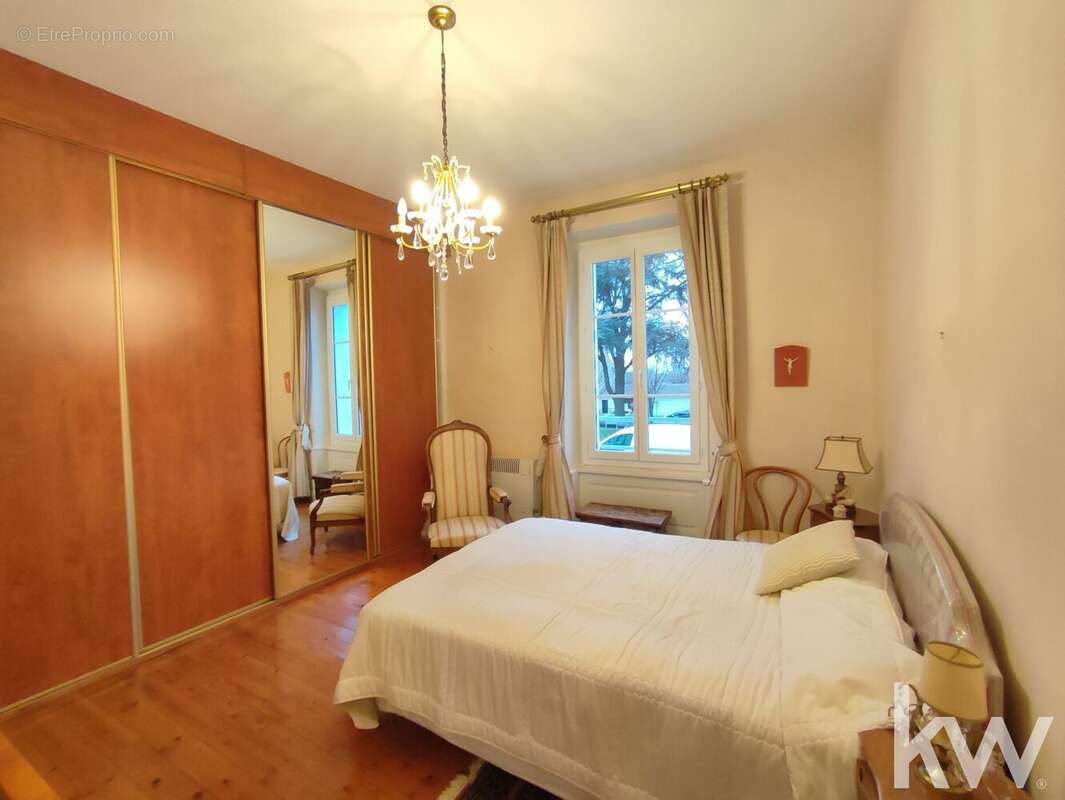 Appartement à CHAZELLES-SUR-LYON