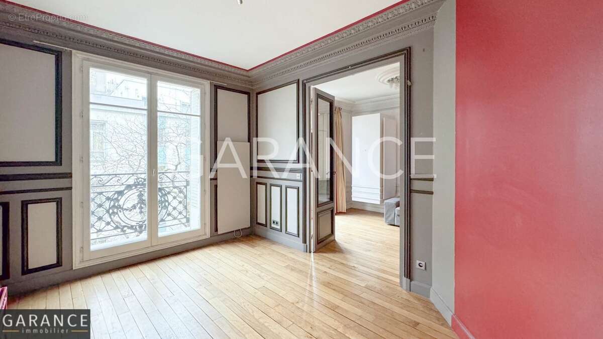 Appartement à PARIS-14E