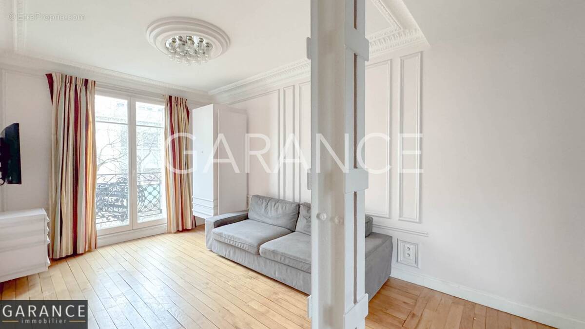 Appartement à PARIS-14E