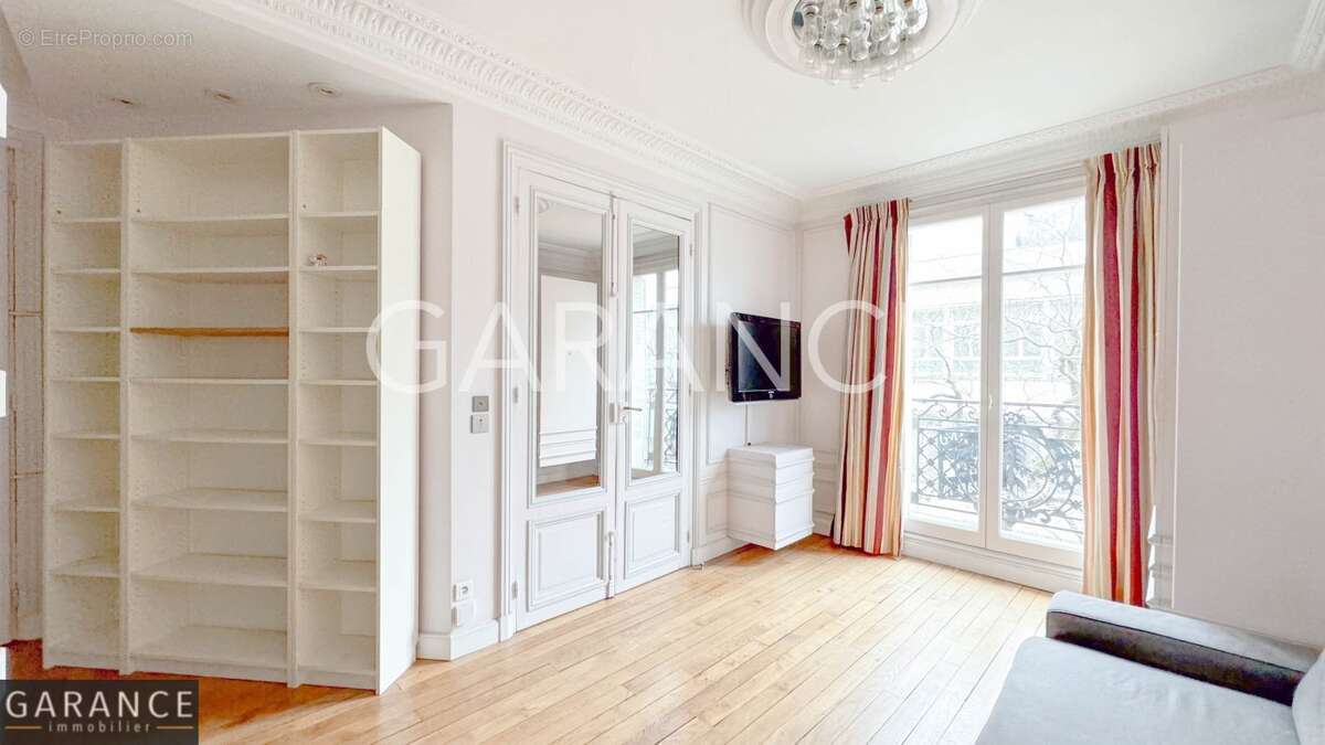 Appartement à PARIS-14E