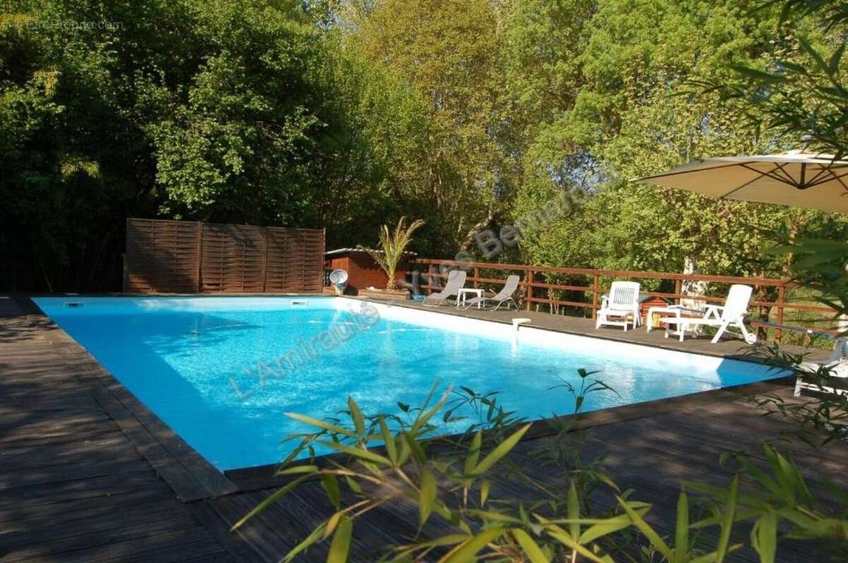 piscine - Maison à VIC-FEZENSAC