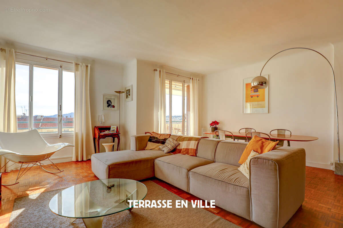 Appartement à MARSEILLE-5E