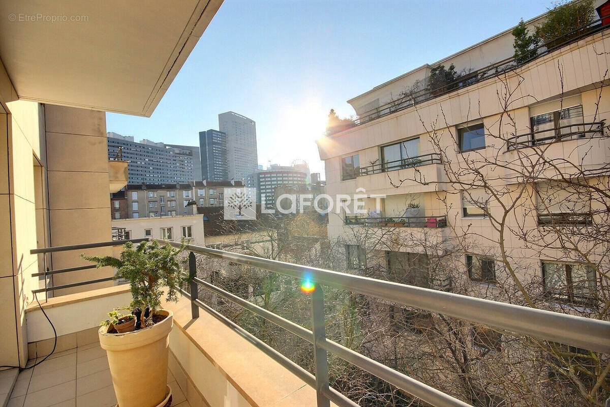 Appartement à COURBEVOIE