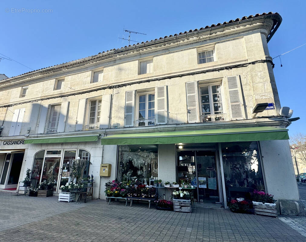 Commerce à JARNAC