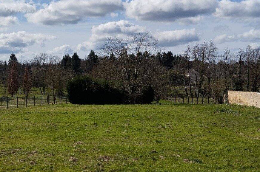 Terrain à AUBIGNY-SUR-NERE