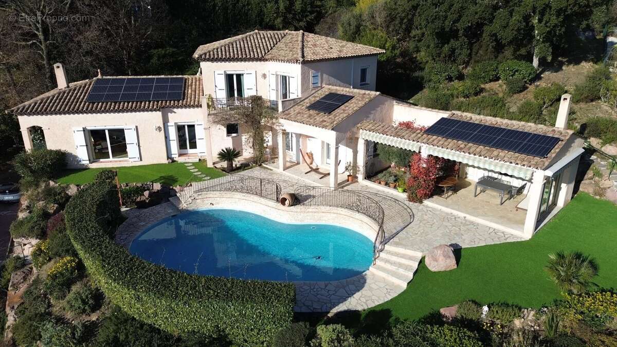 Maison à LES ADRETS-DE-L&#039;ESTEREL