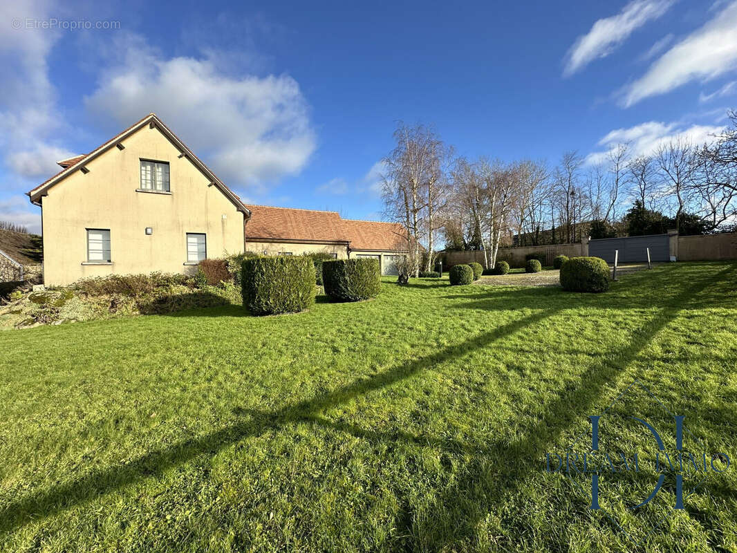 Jardin arboré avec vue panoramique - Maison à CIVIERES