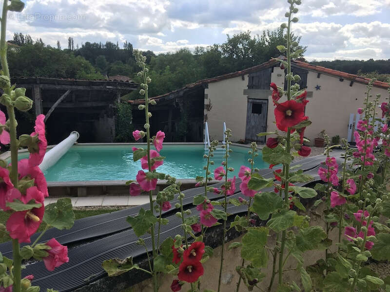 Maison à SAINT-LAURENT-DES-COMBES