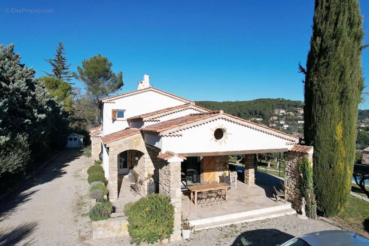 Maison à COTIGNAC