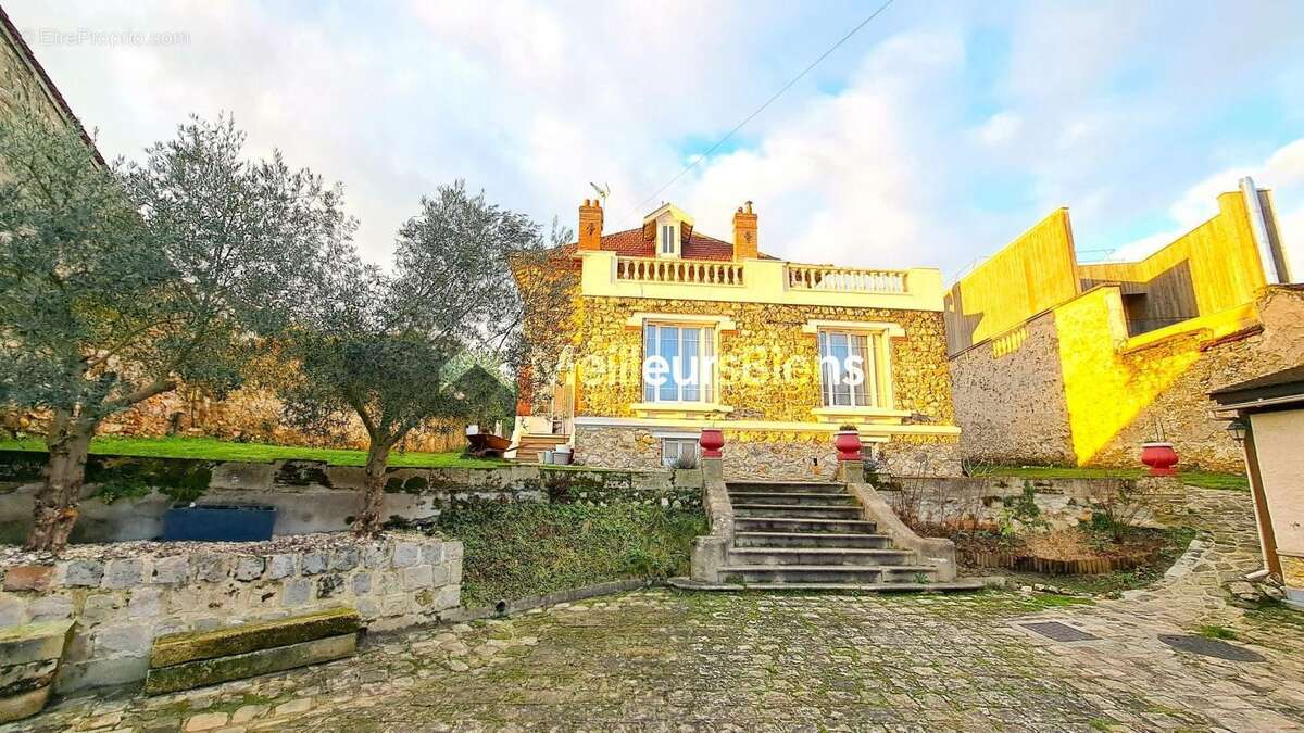 Maison à MONTSOULT