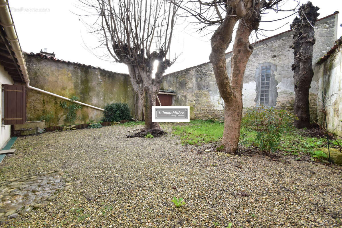 Maison à TONNAY-BOUTONNE