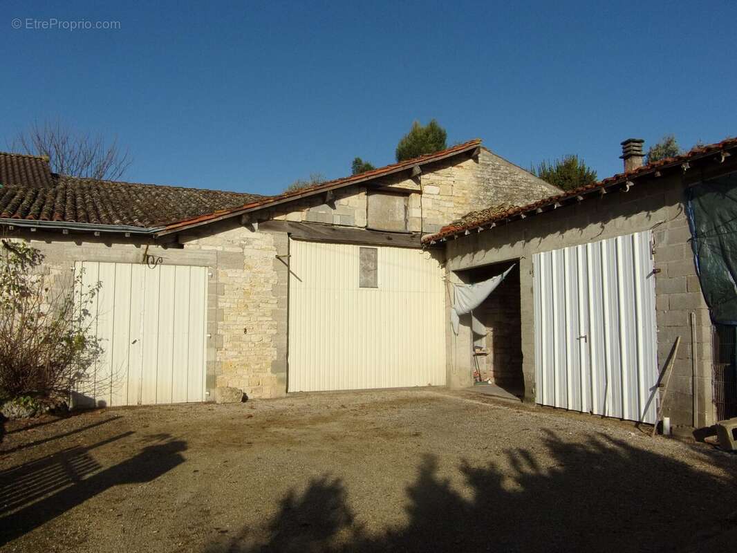 Maison à CHEF-BOUTONNE