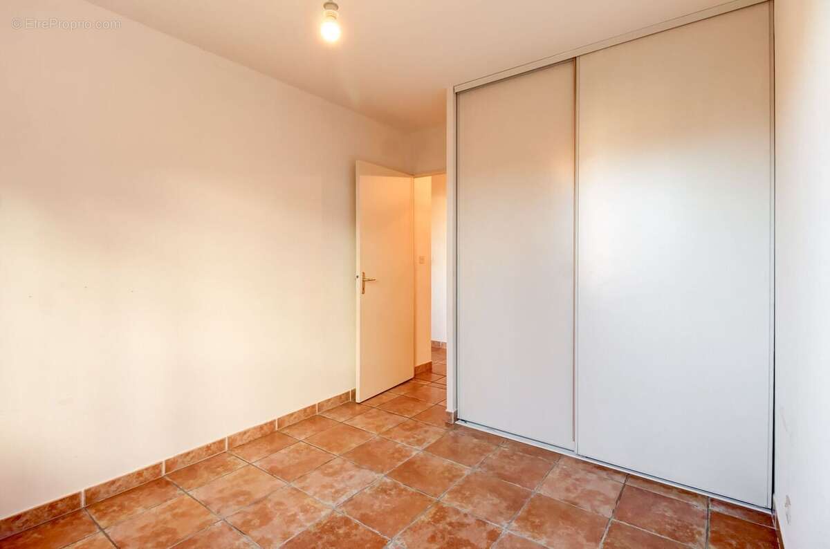 Appartement à SAINT-LAURENT-DU-VAR