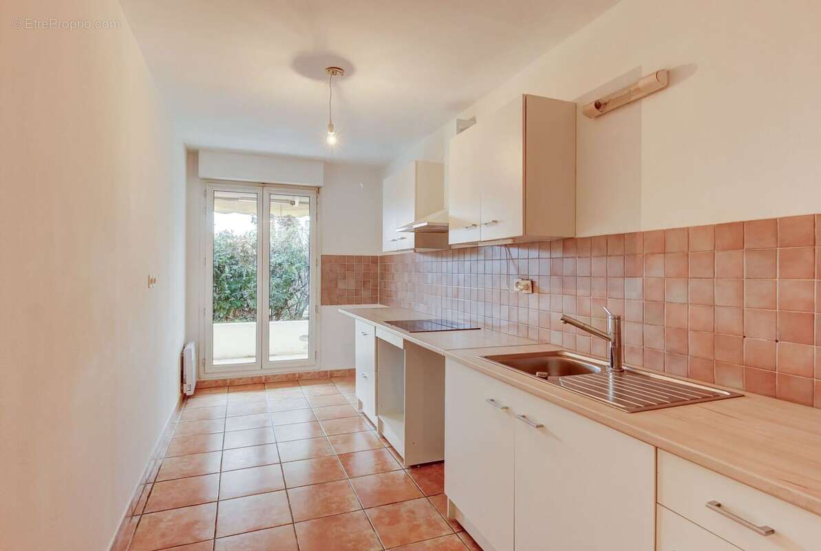 Appartement à SAINT-LAURENT-DU-VAR