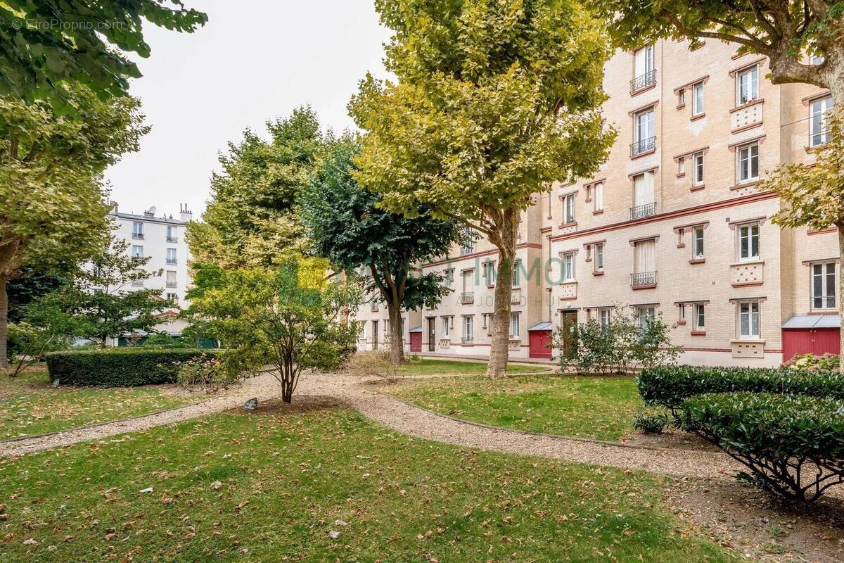 Appartement à COURBEVOIE