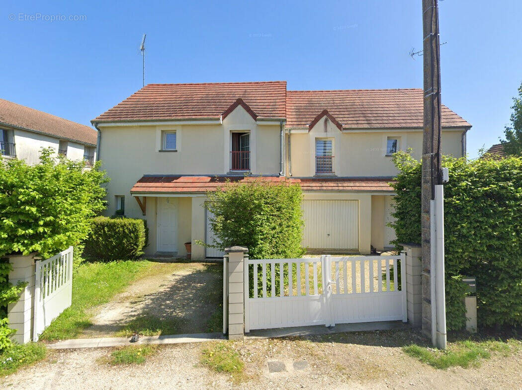 Maison à QUIERS-SUR-BEZONDE